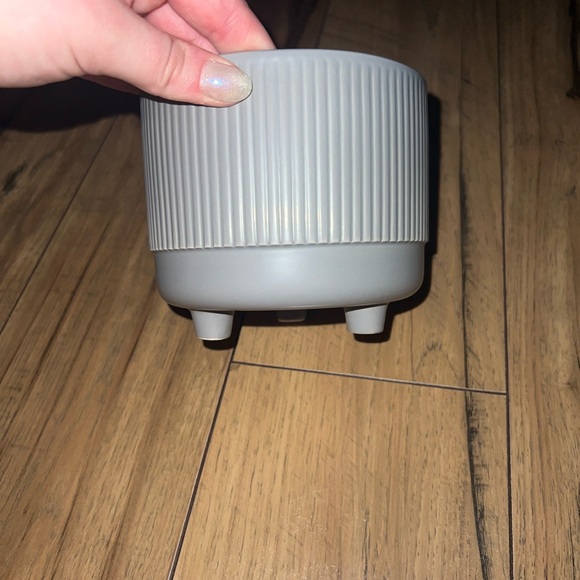 Gray flower pot - Picture 2 of 4